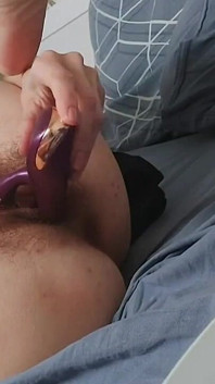 오르가즘으로 질식하고, 매우 젖고, 털이 많고, 진동기 스프레이, 여러 오르가즘을 느꼈습니다.
