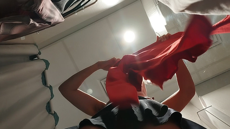 Amateur_MS: Ex-brunette in kleedkamer, harig poesje, dikke kont, grote tieten. Amateur...