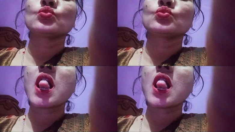 Sexy gunjan: Enormes tetas indias de ordeño apretando y chorreando leche