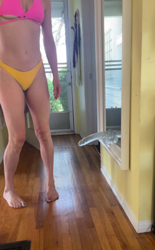 VibeWithMommy: Bene la mia amica ha lasciato il suo enorme dildo...