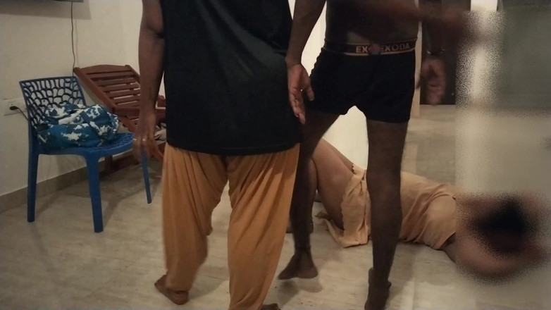 Tamil lesbian: Danza casuale