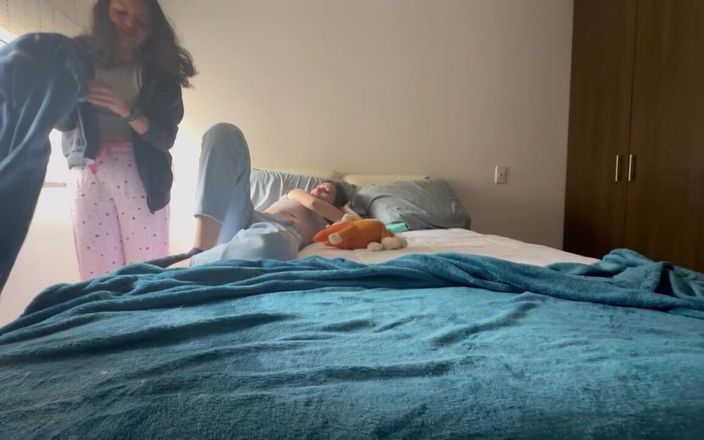 scarlettandc: Dvě dívky se baví u nejlepších přátel Dohromady