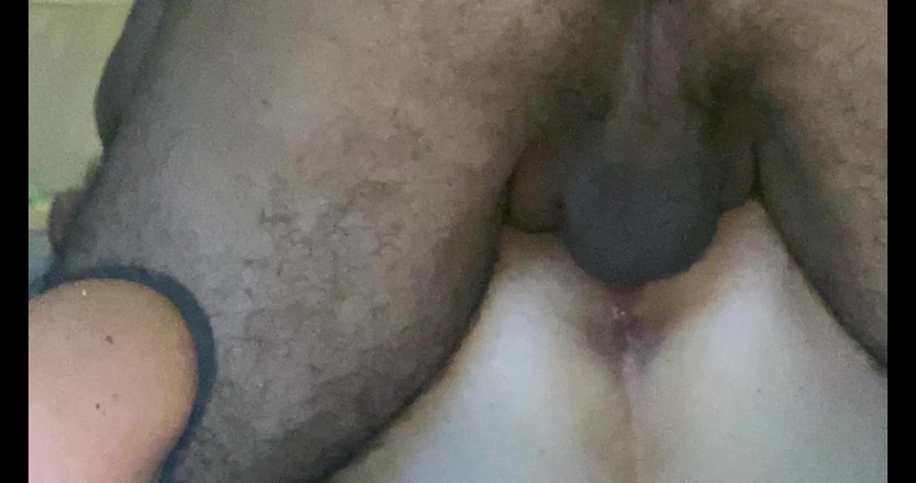Jollyfuckingoldman: 私は義理の娘がシーツを握りしめている間、後背位で削岩機で刺しました