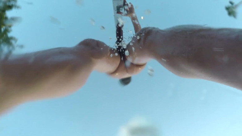 outdoor-fun: Utanför naken dusch vid poolen och Slowmotion