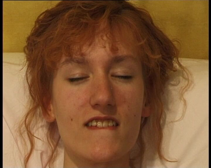 YOUR FIRST PORN: लाल बालों वाली Vicky और मजबूत डिल्डो