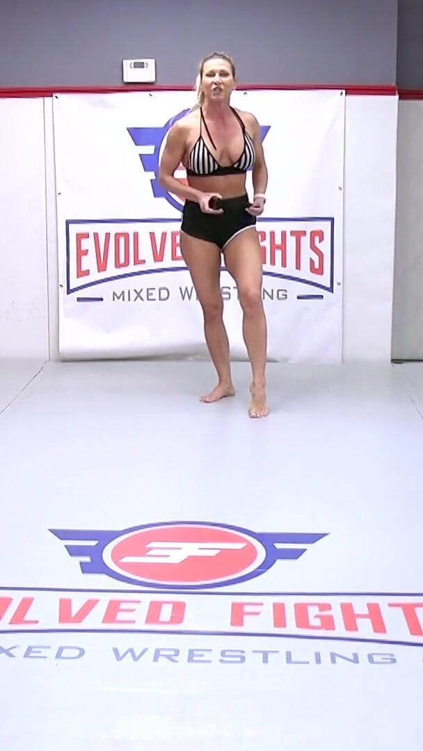 Evolved Fights Lez: Leya Falcon vs Savannah Fox kvinnlig brottning