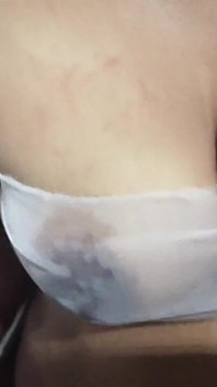 Rochia sexy a mamei vitrege îl face pe fiul vitreg să-i scoată pula