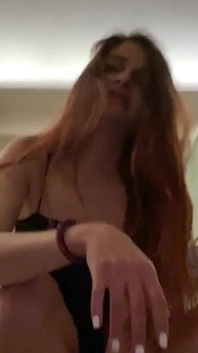 POV pis slurpt vernedering femdom met meesteressen Sofi en Kira
