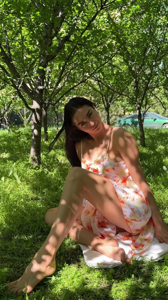 Princess Monica: Outdoor Barefoot Tease