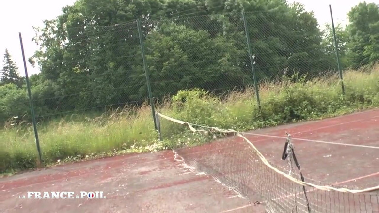 Rue Chaude: Young flasher gets threesome screwed on a tennis court
