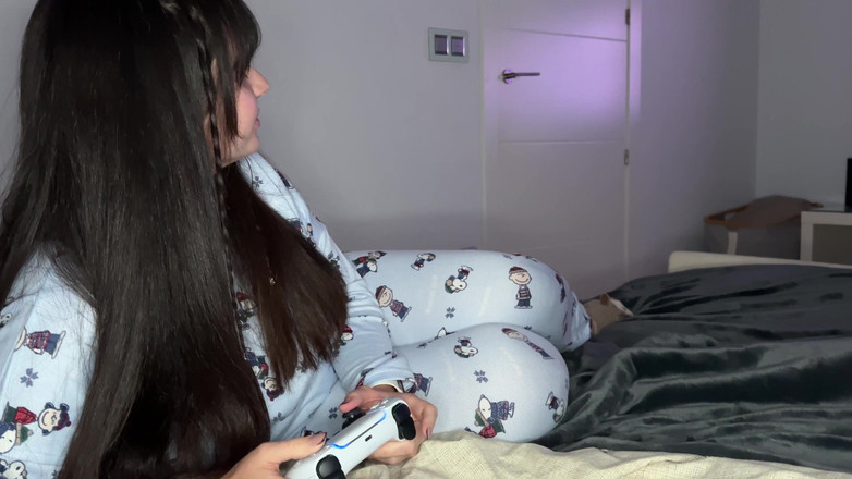 Pamsnusnu: Гра зі зведеною сестрою закінчується жорстким трахом