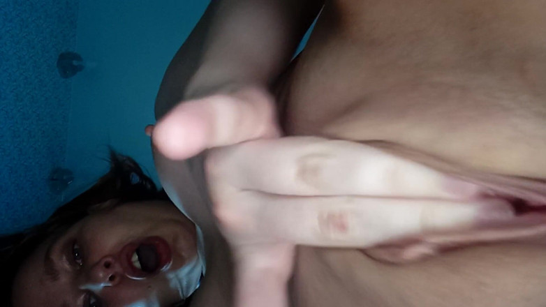 Denise Levi: Cewek ini lagi asik dudukin muka dan fingering memeknya - pov