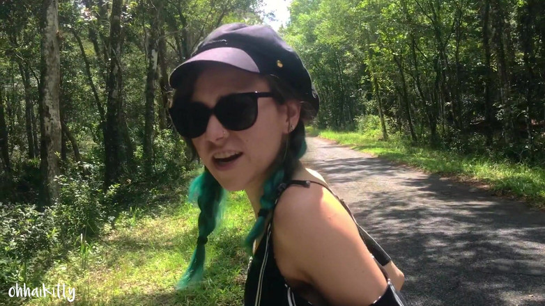 kactus kutie: Yol kenarında işiyor - yakalandı! Bad Audio