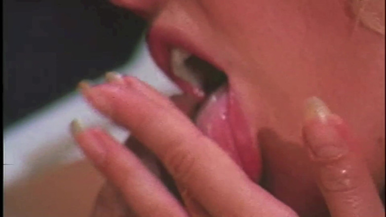 Inthe MILF room: Đụ hậu môn với bắn tinh vào âm hộ