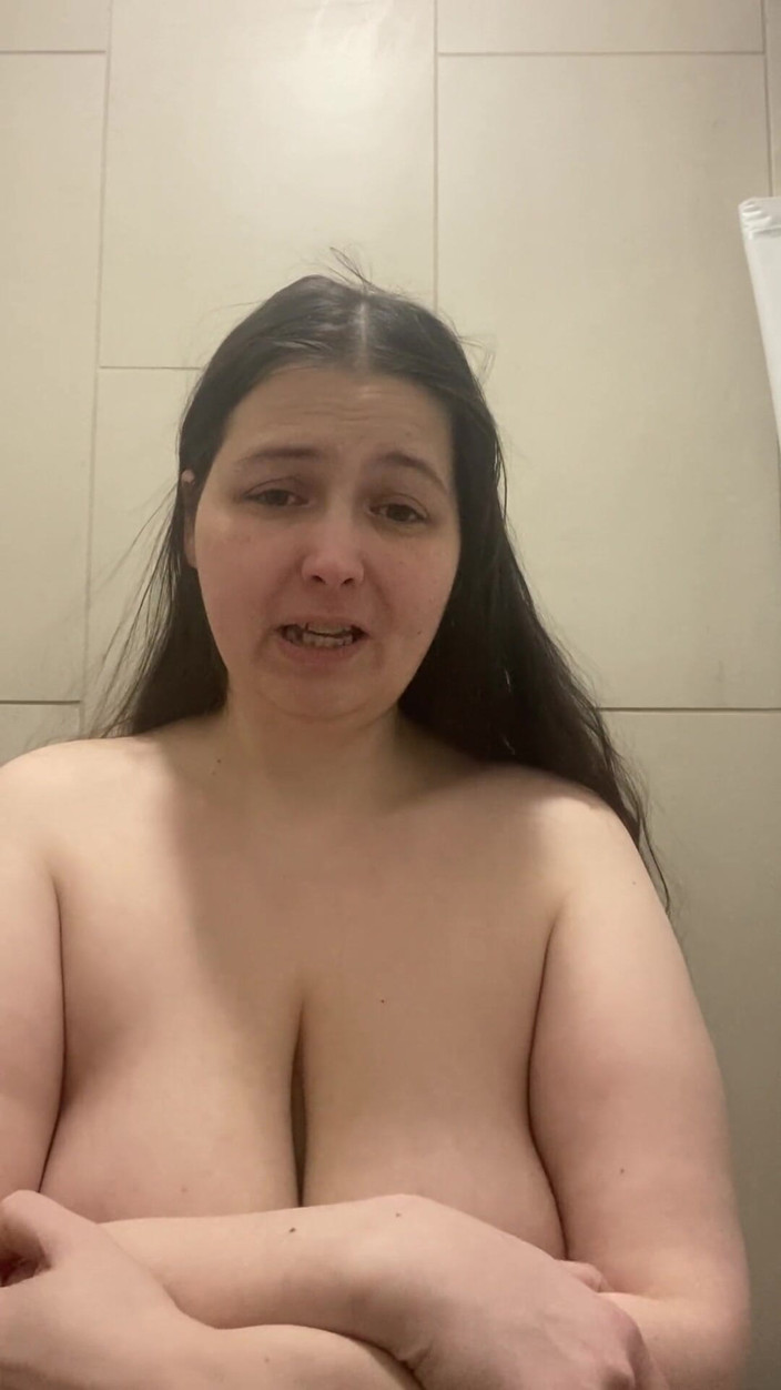 MissChrystalline: Chat, conversation sexuelle, voyez mes seins et ma chatte