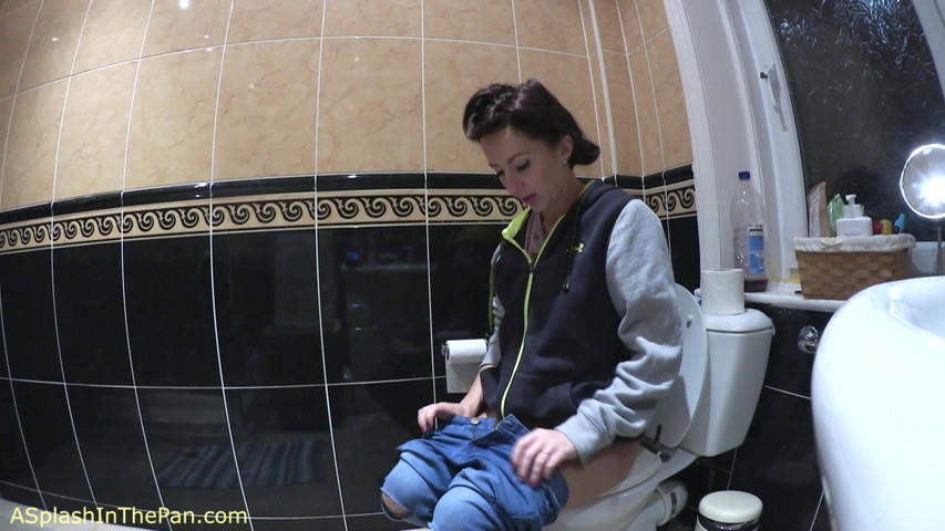 Slutty Miss Smith Has Her Hair Done the American Way and Needs a Piss Mid Style