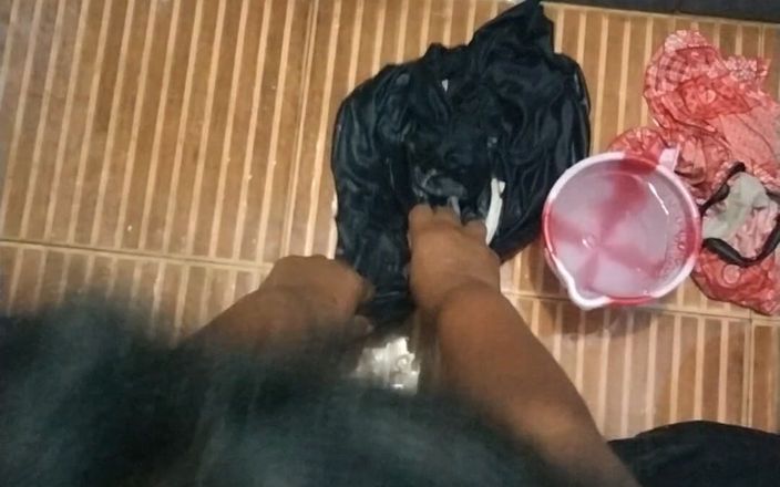 Benita sweety: Vorspiel mit dem Hausbesitzer im Badezimmer