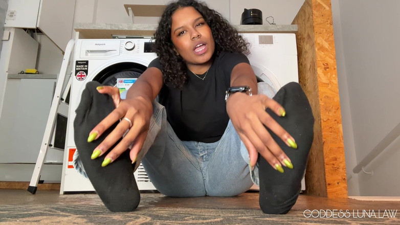 Goddess Luna Law: Zpocená ponožková slupka