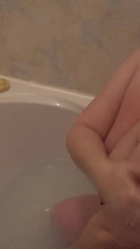 Tvätta tvålbröst i badet