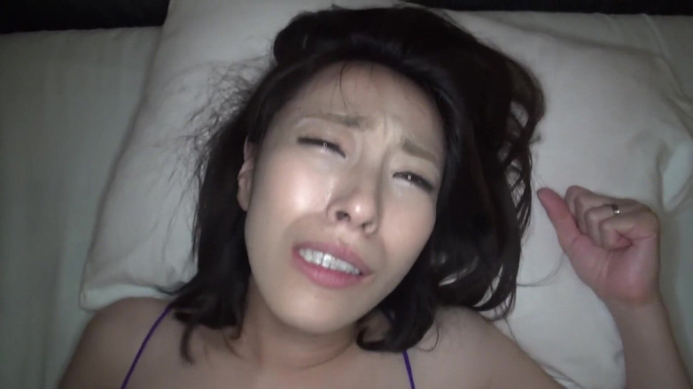 DOC channel: POV amateur : un mari veut voir sa femme baiser avec...