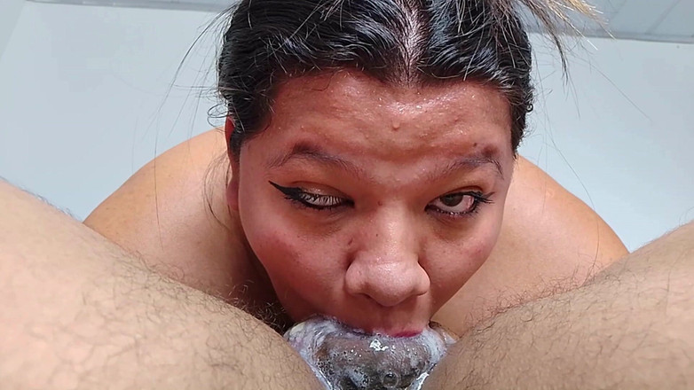 Hot Strawberry: Adakah Awak Mahu Saya Merendahkan Zakar Awak Ke Dalam Tekak...