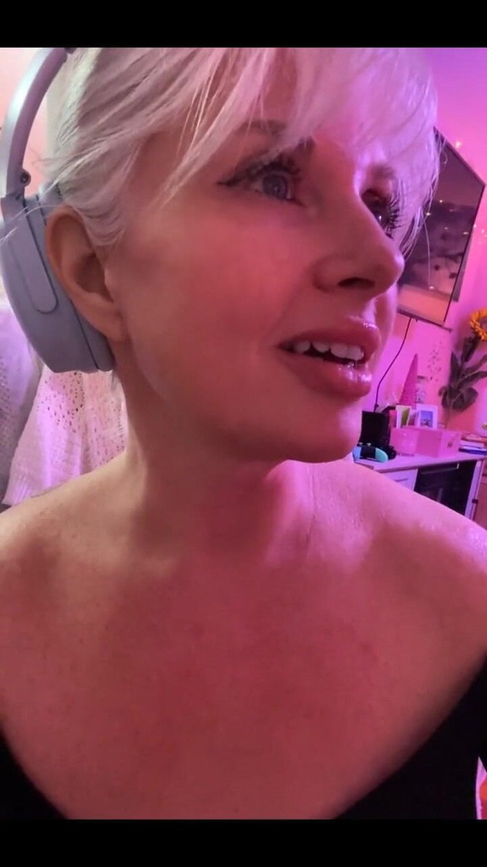 PaintedRose: Heute abend ruft die kamera an