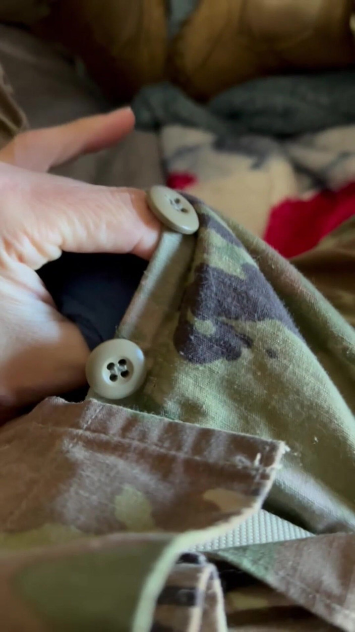 Gay Soldier Stuff: Tentara bersantai di hari Jumat - tentu saja ini akan melibatkan...