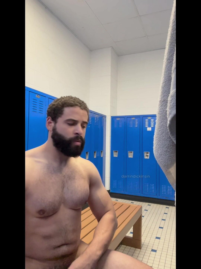 mascbeef95: Musculoso en vestuario