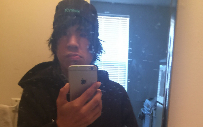 Cody Darwin Prosper: 집에서 혼자 자위