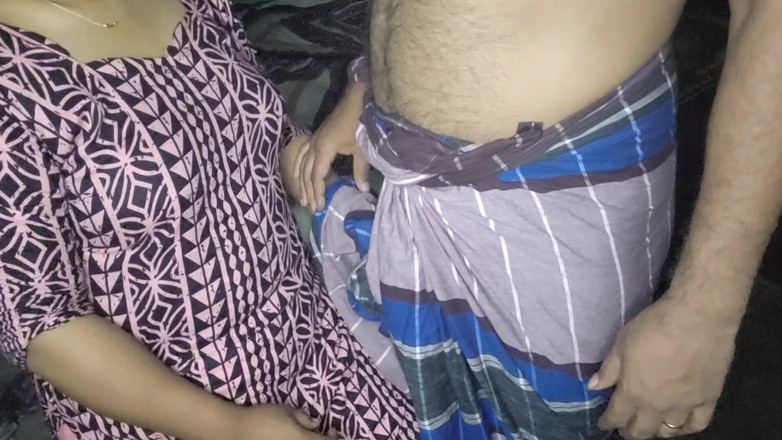 Akhi moni: The Tailor meminta isterinya untuk mengambil ukurannya dan dia mengongkeknya