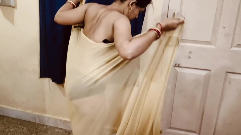Madhu bhabhi: Doğal köy evi evli kadın çıplak banyo yapıyor