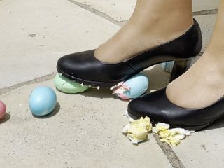 Tights free: 穿着我的高跟鞋和连裤袜粉碎复活期鸡蛋
