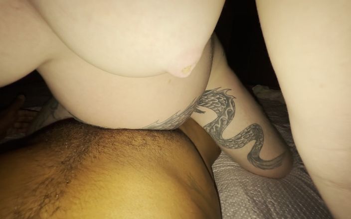 Lorrany exotica: Wanita hamil 9 bulan dicrot di dalam di ranjang suaminya