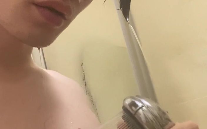 Rushlight Dante: Just Me in Shower tente ser tão sexy