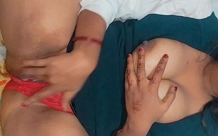 Indian deshi fuck: Gadis India dengan memek merah lagi asik ngentot