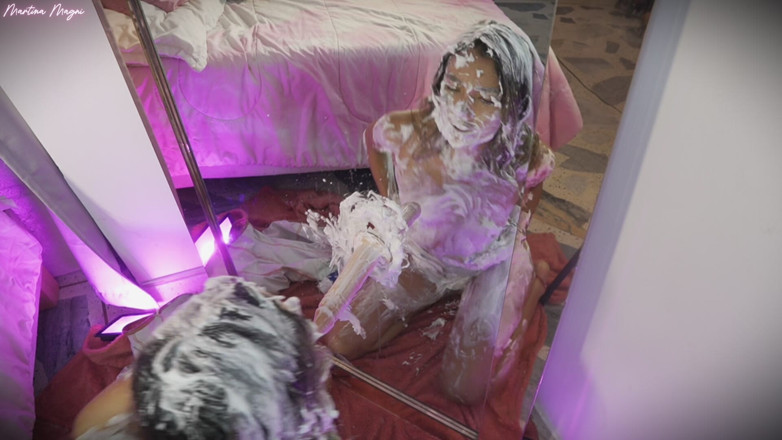 MartinaMagni: Joi Messy dengan Bercukur Foam