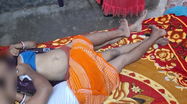 Sumaj: Indian Desi Chubby Wife Giving Handjob