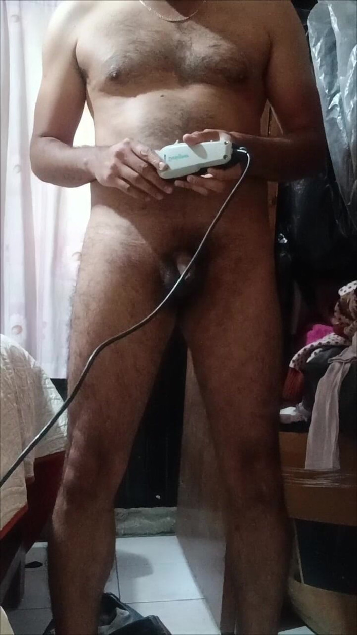 Nandozar92: Pria Lurus Masturbasi Dan Menunjukkan Anus Berbulunya