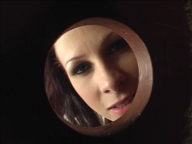 Glory Hole Babes: Słynna ruda milf pokazuje swoje umiejętności obciągania w akcji Gloryhole