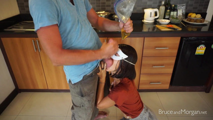 Bruce-and-Morgan: Inondato di pipì