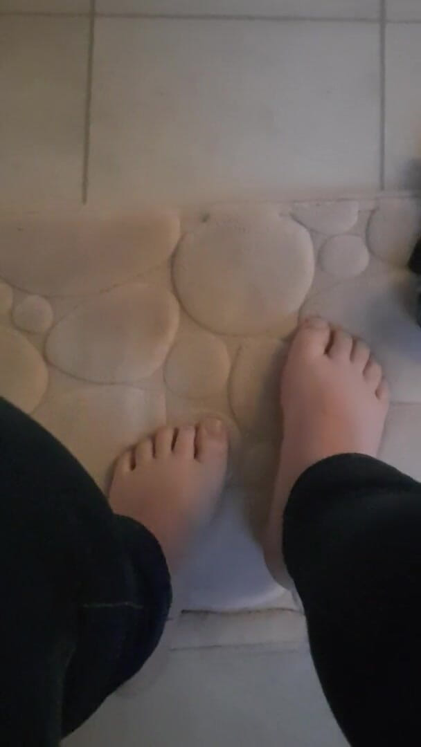 Faith's Feet Fetish: Fetiche de pies de Faith: quitándome los calcetines después de...