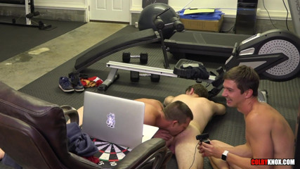 Colby Knox: Distracție în sala de sport cu Willy T. - fără prezervativ-