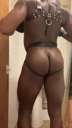 XXL black muscle butt: Sexy černá kulturista Kůže & Latex Butt Show