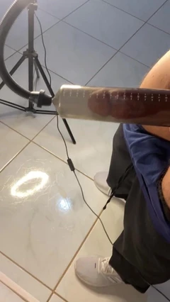 Mantanku bilang kalau kontol suaminya sekarang ini lebih besar dari punyaku