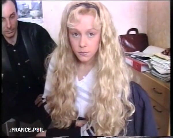 French Family Secrets: Золотые серьги - настоящая грязная маленькая сучка!