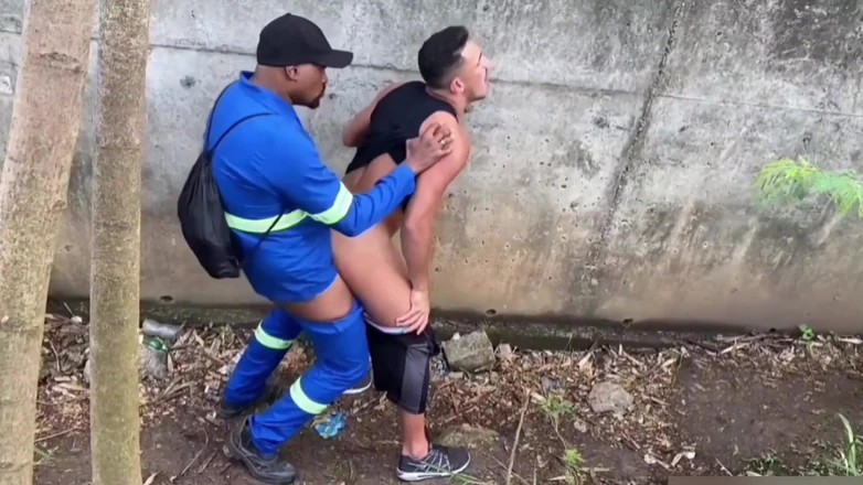 TheBlacKHunterr: Marsch bakom muren