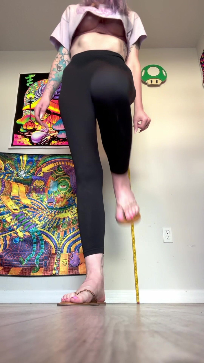 Peppermint Giantess: Pisoteando duro en chanclas