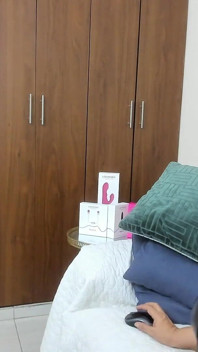 Roztomilá MILF chce být tvrdě šukána ve svém P2 pokoji
