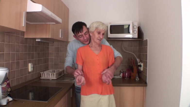 Porno Cloud: Babcia i wnuk