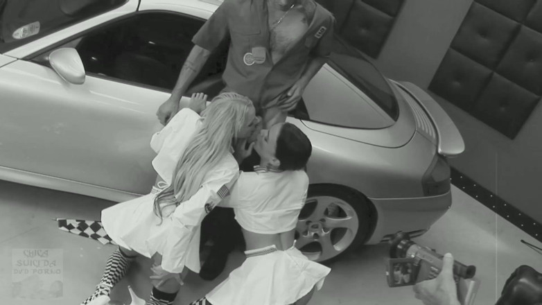 Chica Suicida DVD: Les classiques Vanessa et Stacey se font baiser par 3 mecs...